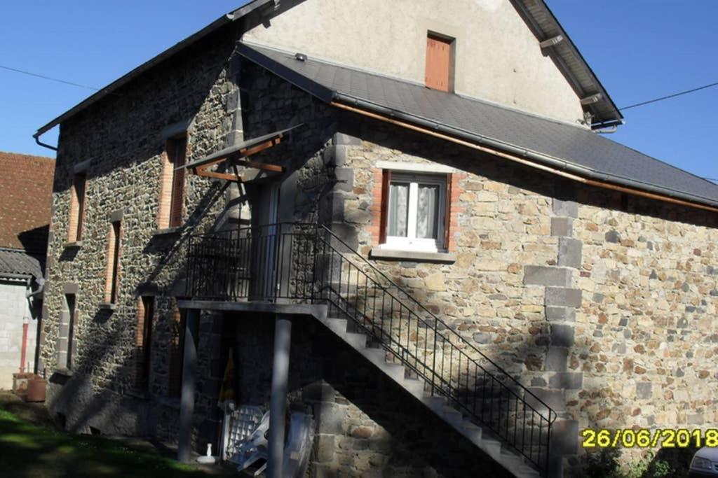 Gite A La Ferme Pres Vulcania-Gr89 La Goutelle Luaran gambar